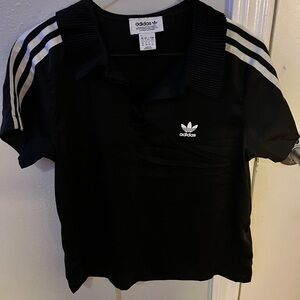 It’s an adidas black white T-shirt, short sleeves, beautiful and new.